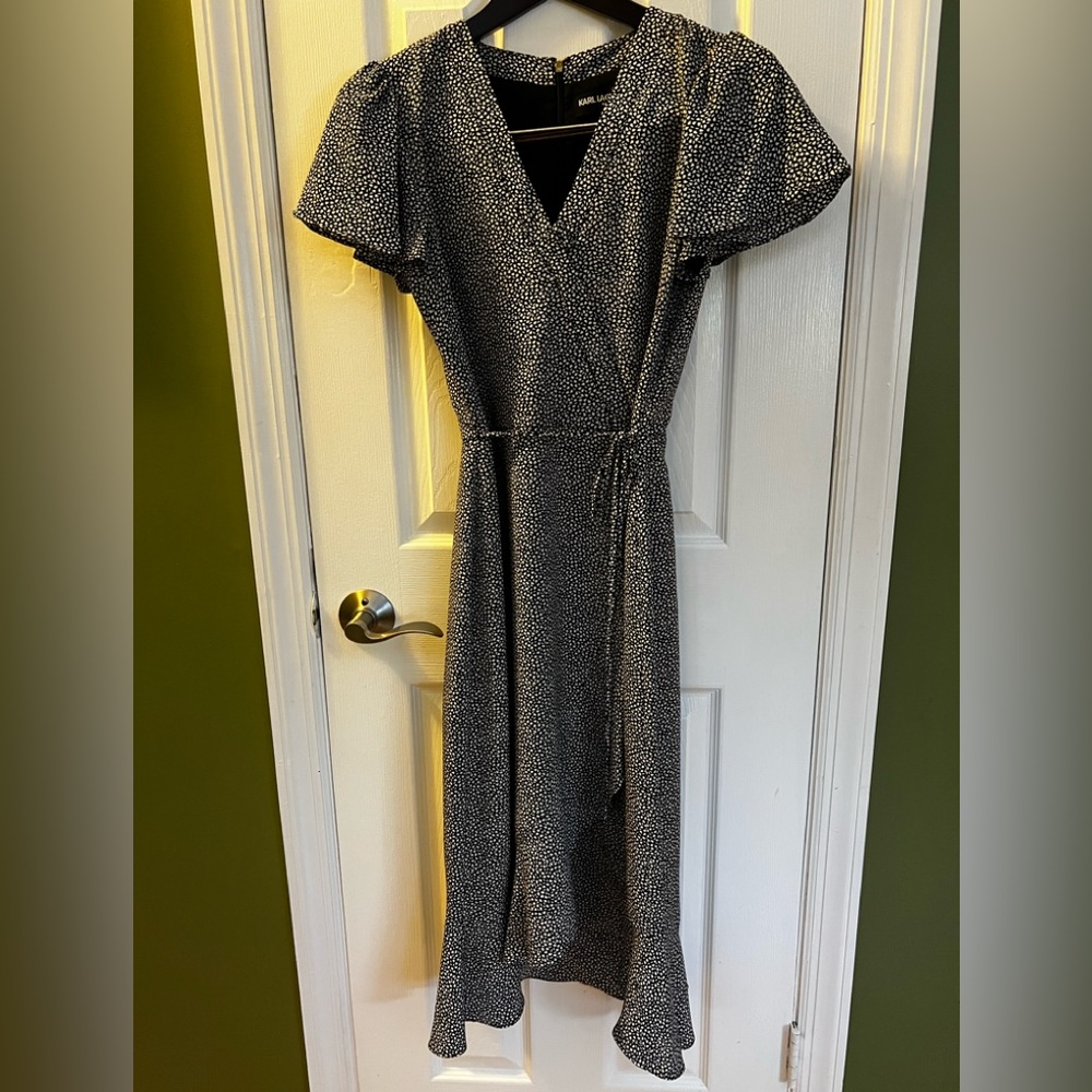 Karl Lagerfeld black and white dress slightly draped in back bottom size 4